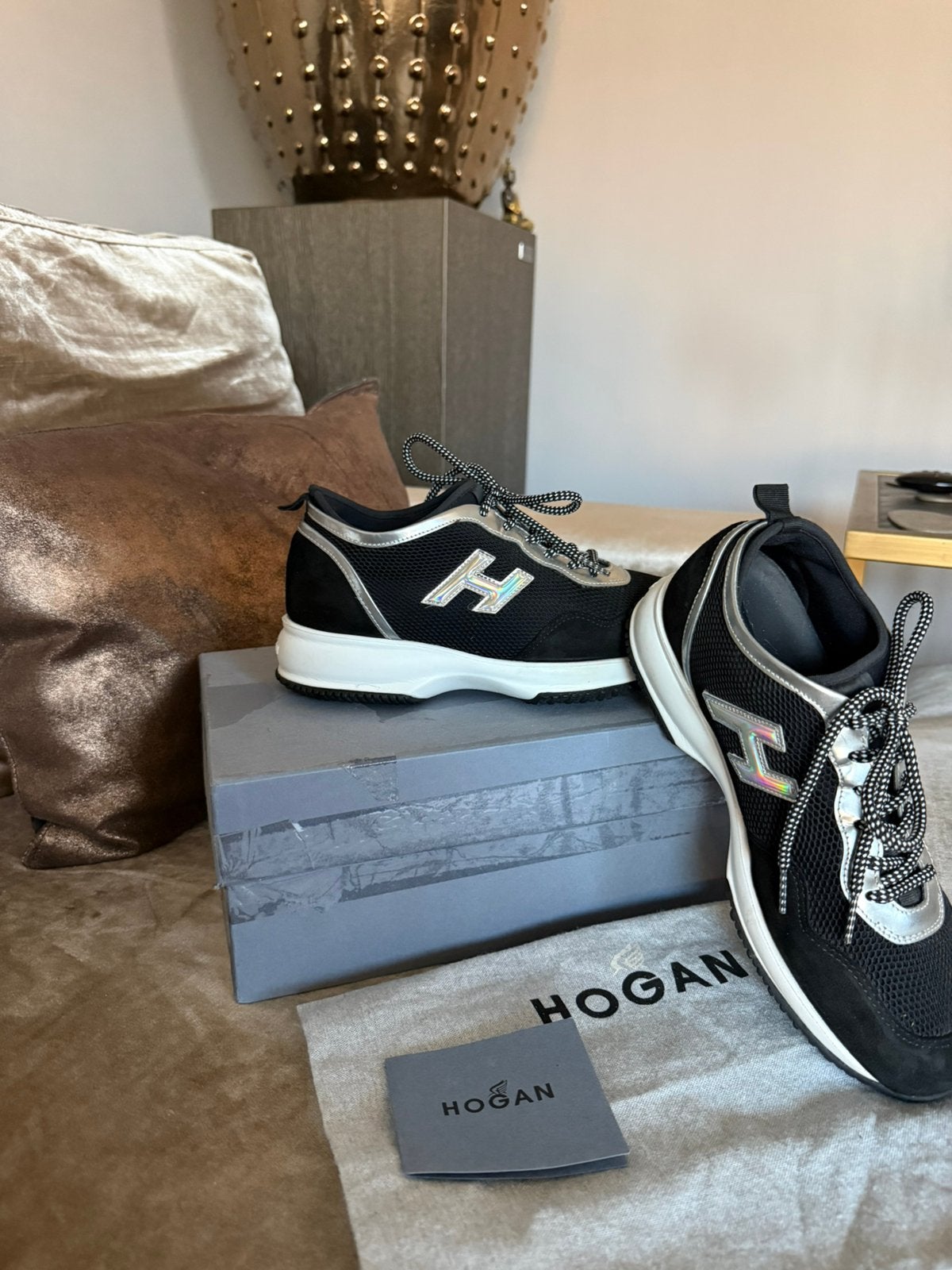 Hogan dames sneaker maat 38, Ophalen of Verzenden, Zo goed als nieuw, Zwart, Sneakers of Gympen