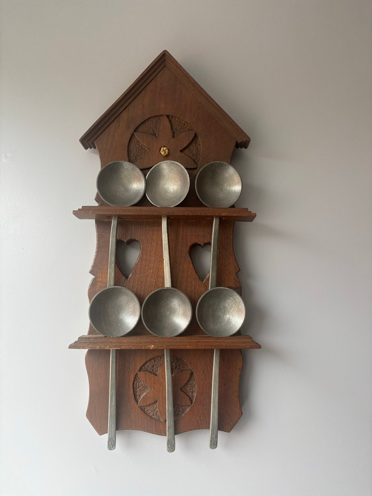 Vintage houten lepelrek met tinnen lepels, Ophalen of Verzenden