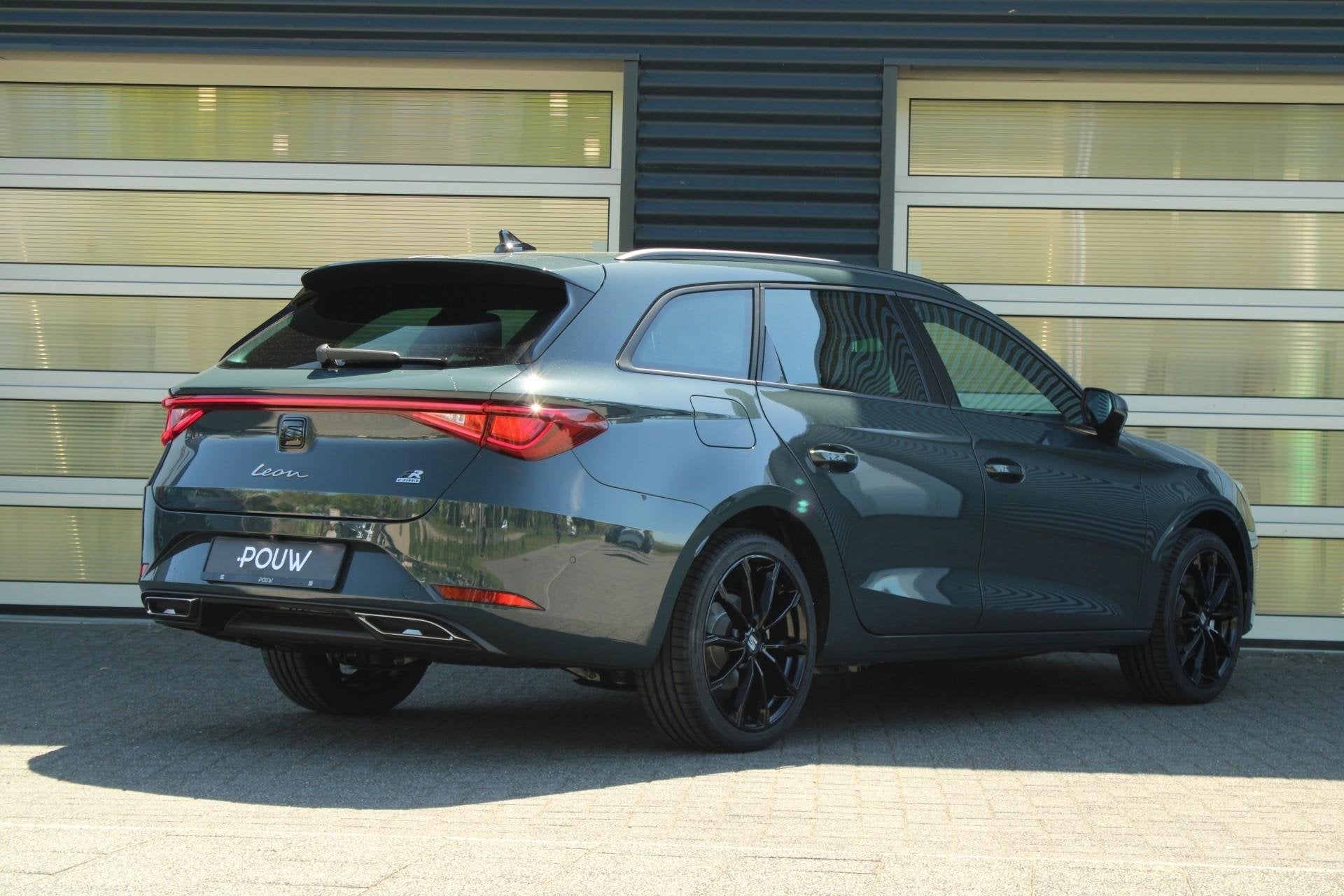 SEAT Leon Sportstourer 1.5 TSI 204pk e-Hybrid FR Business |, Auto's, 12 maanden, Stof, 4 cilinders, 26 kWh