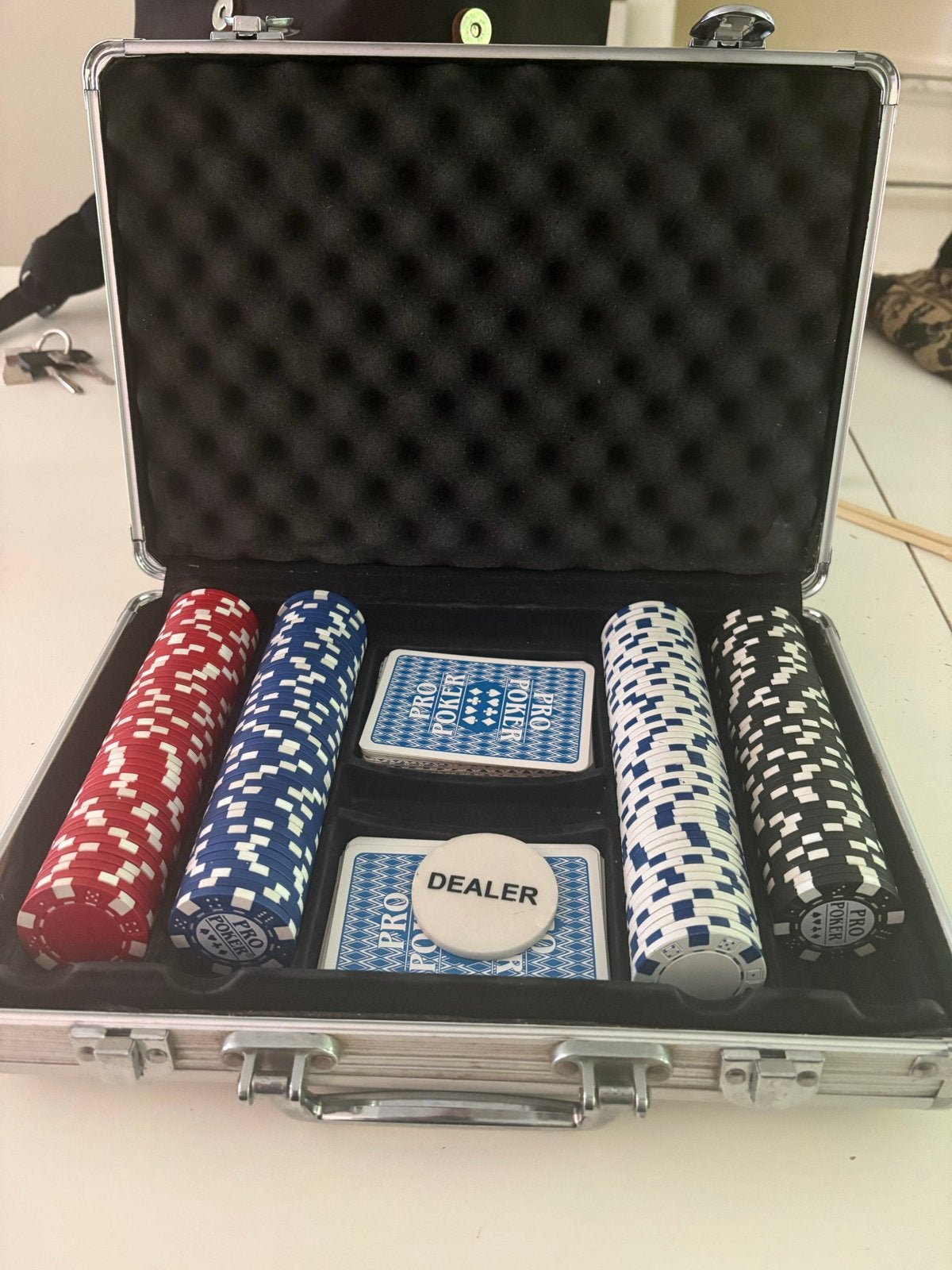 Complete Pokerset in Aluminium Koffer - Zo goed als nieuw, Drie of vier spelers, Ophalen, Zo goed als nieuw