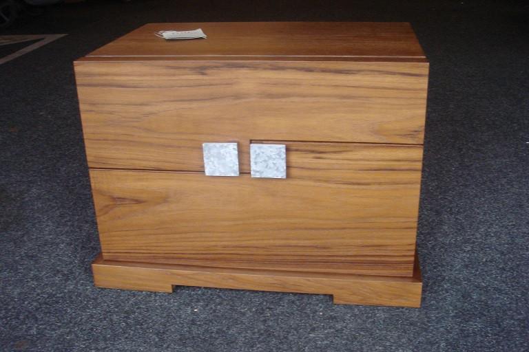 NIEUW NACHTKASTJE LAMPTAFEL BIJZETTAFEL ITALIAANS DESIGN, Ophalen, Hout, Wilms, Nieuw