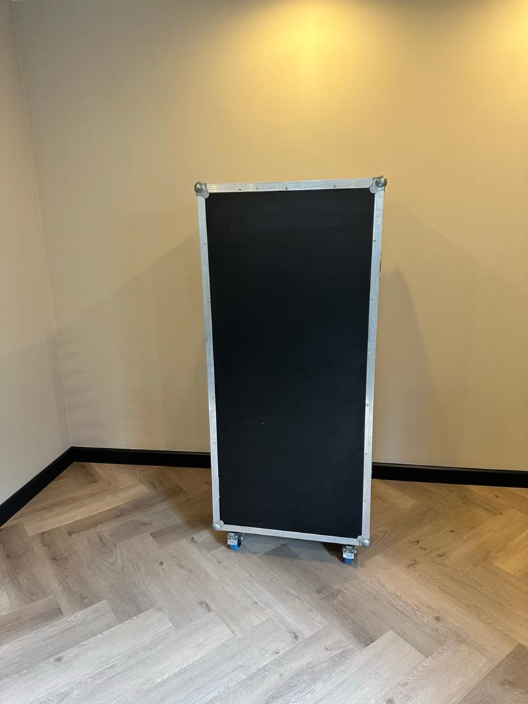 Te koop  t.e.a.b. Grote flightcase op wielen, zonder inhoud, Ophalen of Verzenden, Gebruikt, Speaker of Versterker, Flightcase