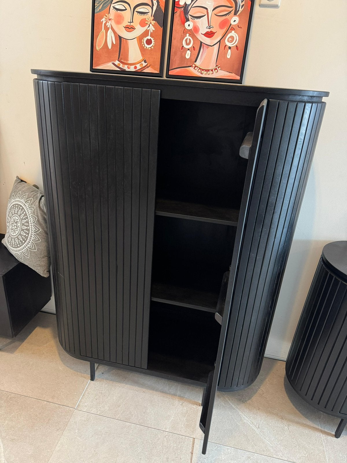 Magazijn Leegverkoop opbergkast Noor mangohout zwart ribbel, Ophalen, Nieuw, Info@wkhome.nl, Argonweg 20 Amersfoort
