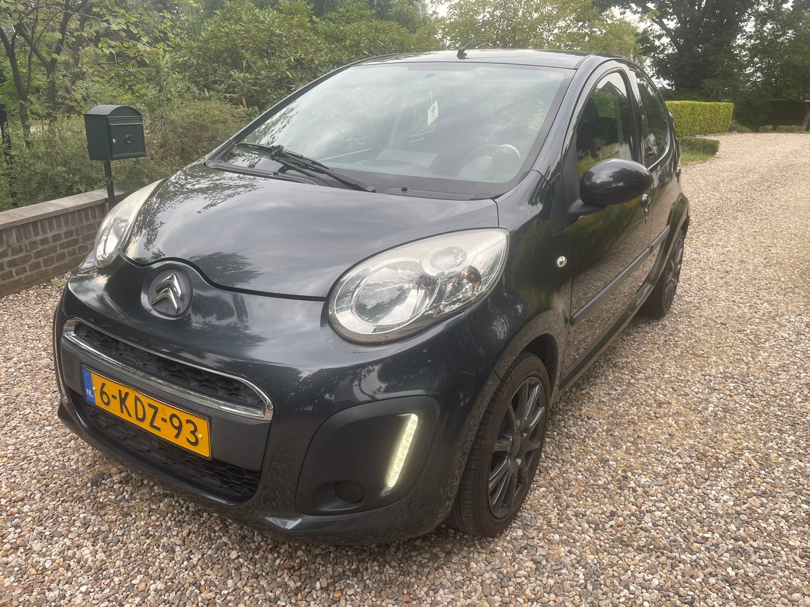 Citroën C1 1.0i 68PK 5D 2013 Carline Grijs Facelift 127.00Km, Voorwielaandrijving, Stof, 4 stoelen, C1