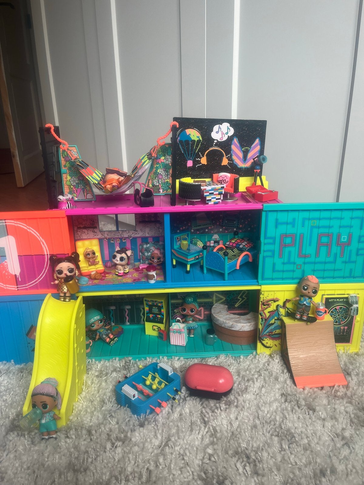 L.O.L. Surprise! OMG Huis met poppen en accessoires, Kinderen en Baby's, Ophalen of Verzenden, Zo goed als nieuw, Poppenhuis