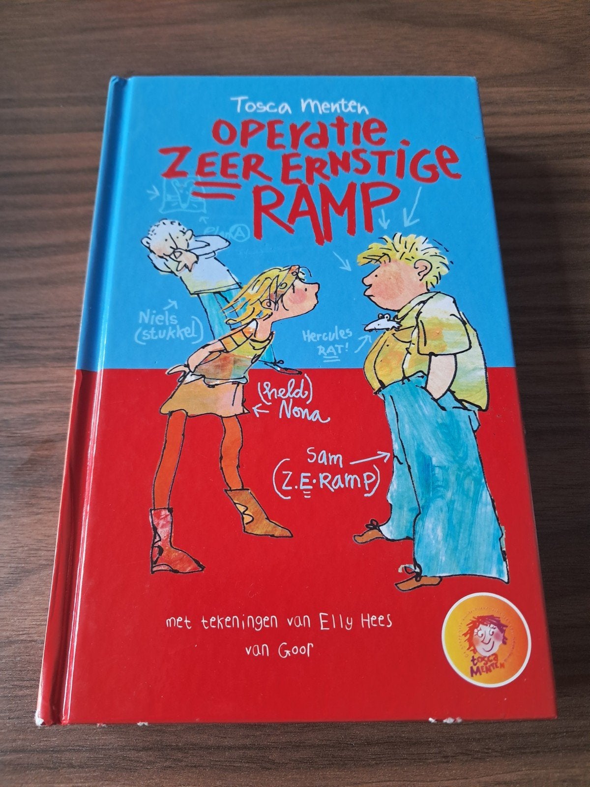 boek: Operatie Zeer Ernstige Ramp! - Tosca Menten, Ophalen of Verzenden, Zo goed als nieuw, Tosca Menten, Fictie algemeen