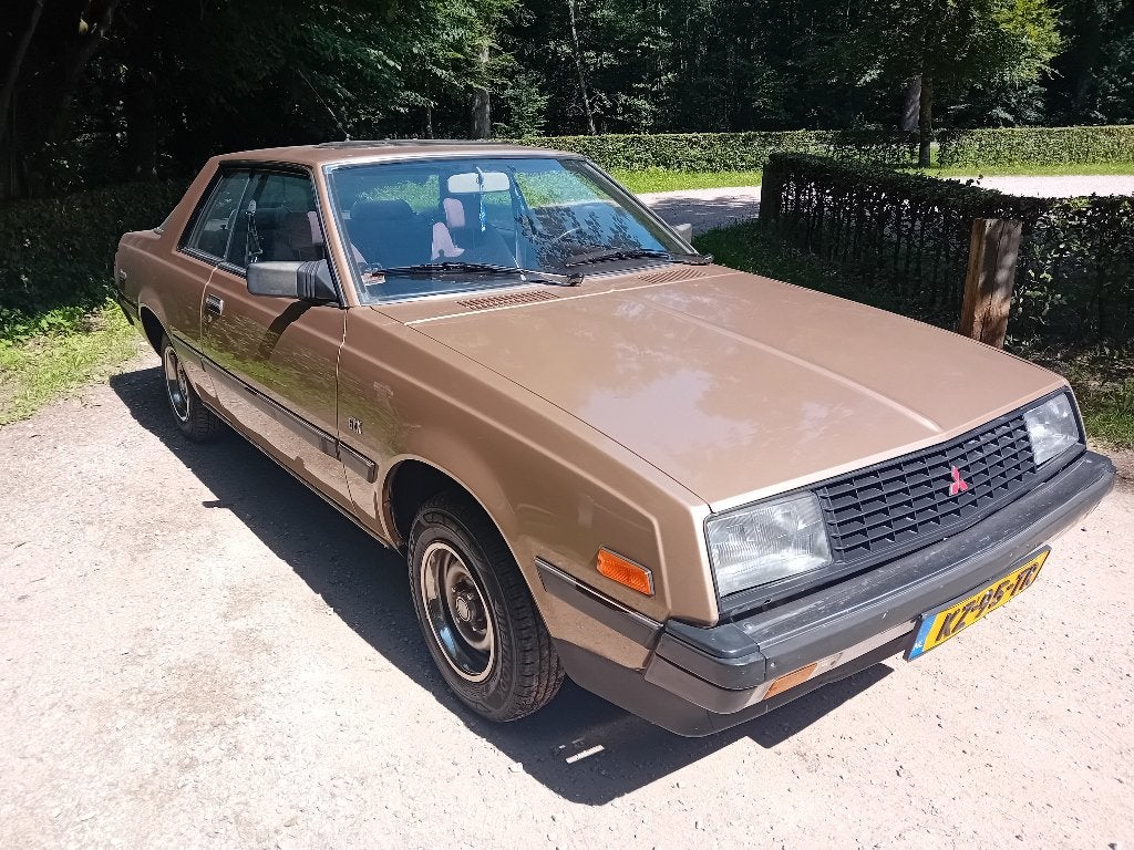 Mitsubishi Sapporo 1.6 GLX BJ1984 TREKHAAK, Auto's, Oldtimers, Beige, Bruin, 4 stoelen, Bedrijf