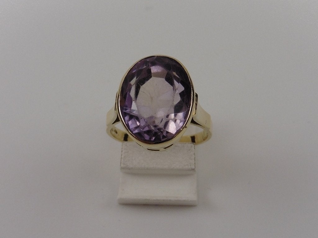 Gouden vintage damesring met amethist                    G98