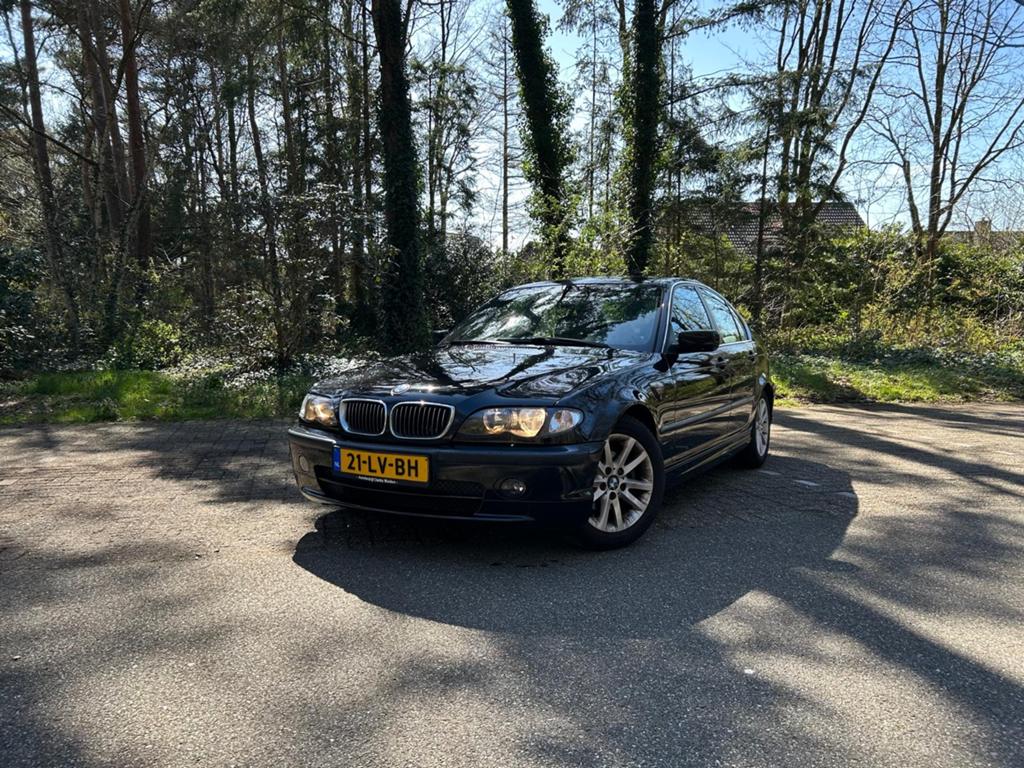 BMW 3-Serie 2.0 I 318 2003 Zwart, Achterwielaandrijving, 1995 cc, Zwart, Handgeschakeld