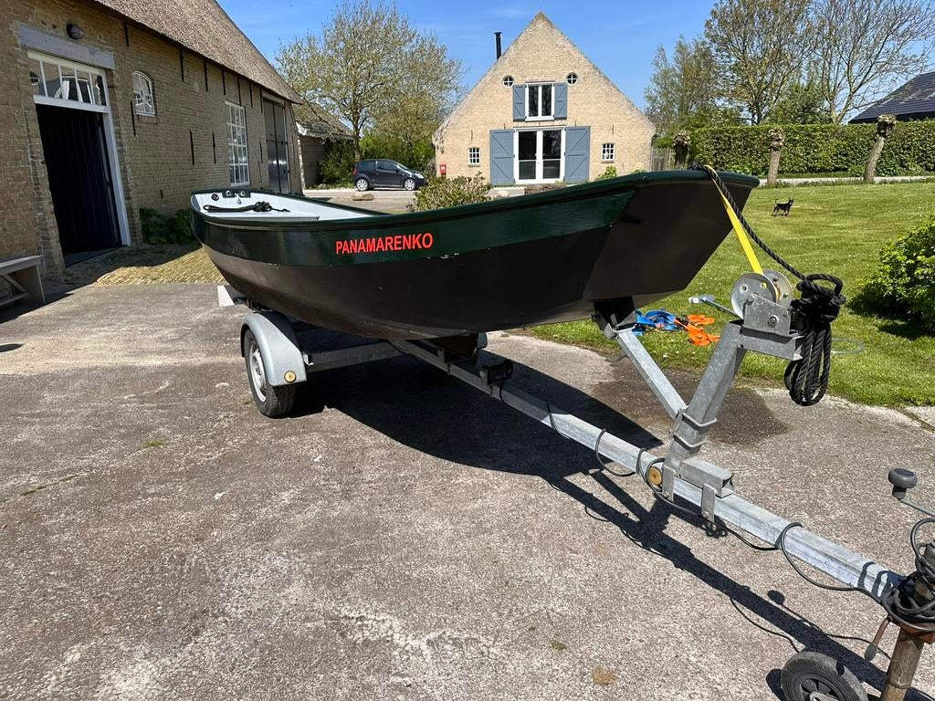 Boot/vletje te koop!, Watersport en Boten, Vis- en Consoleboten, Gebruikt, Benzine, Tot 10 pk, Buitenboordmotor, Staal, Ophalen of Verzenden