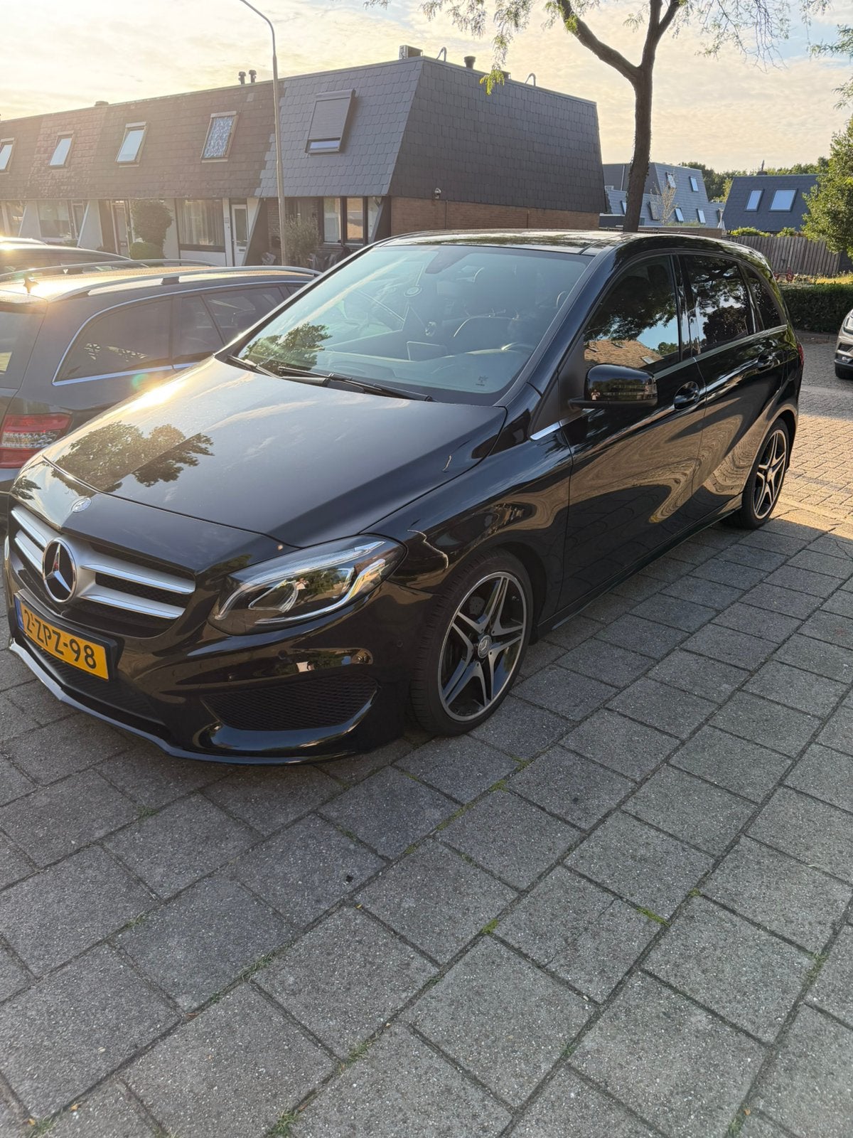 MB B-Klasse AMG-style PANO B180 5DRS 2015 Zwart ORG NL, 1325 kg, Zwart, 4 cilinders, 1200 kg