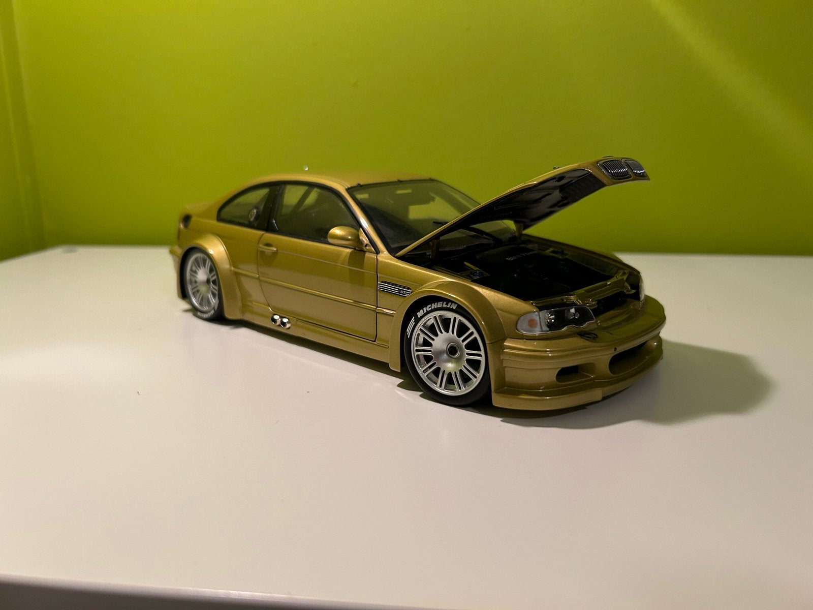 Gouden BMW M3 E46 modelauto - Gedetailleerd schaalmodel, Verzenden, Zo goed als nieuw, Auto, MiniChamps