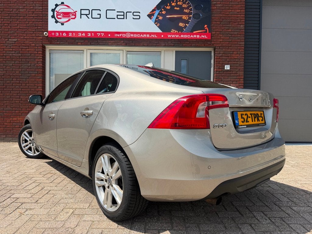 Volvo S60 1.6 T3 Kinetic / Leder / Clima / Cruise / LM, Auto's, Volvo, Voorwielaandrijving, Gebruikt, Huisgarantie, 4 cilinders