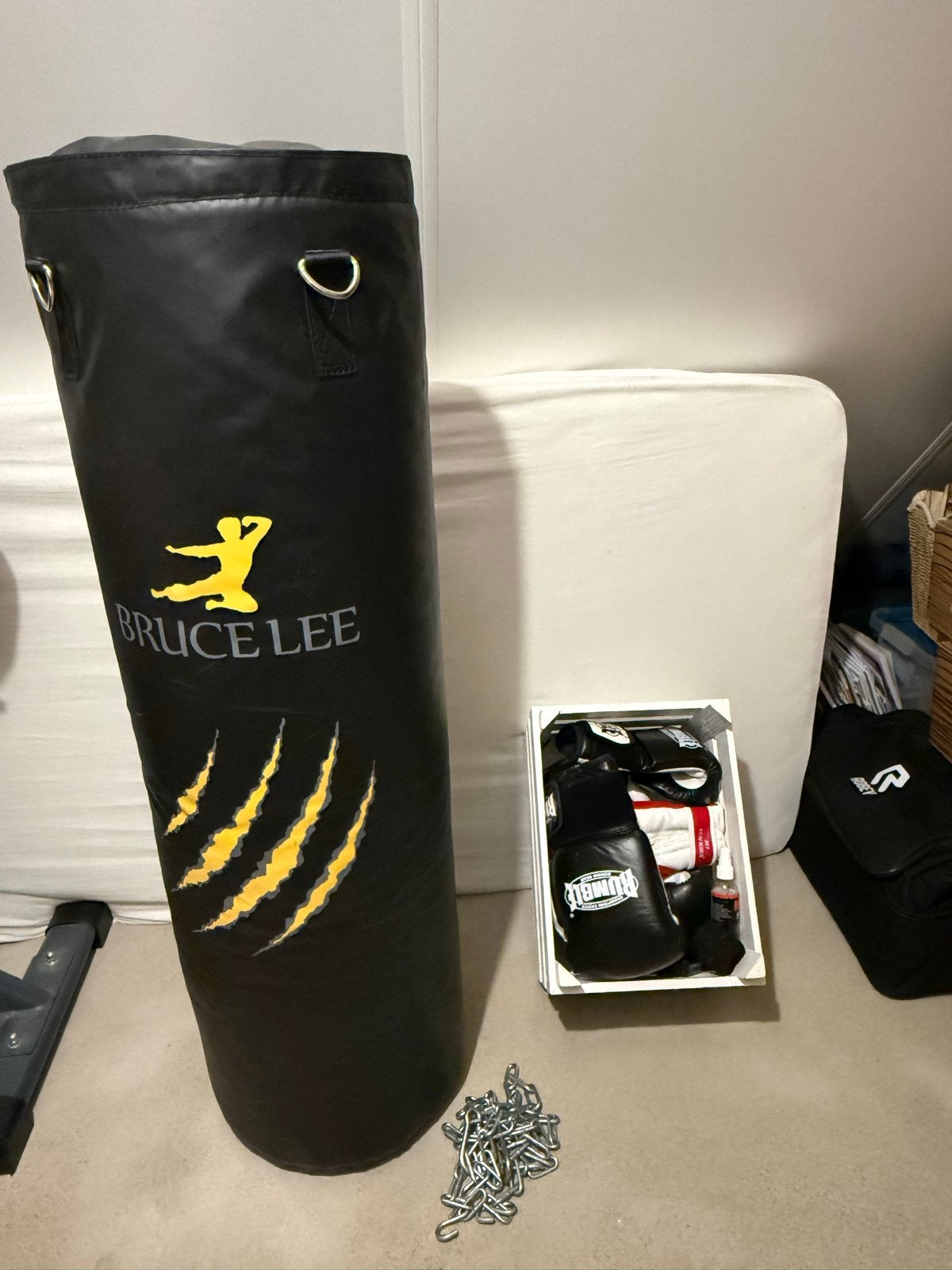 Bokshandschoenen en bokszak - Rumble & Bruce Lee, Ophalen, Gebruikt, Bokszak