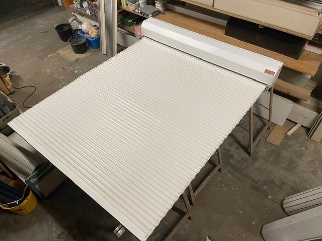 Wit elektrisch rolluik 180 cm breed x 245,5 cm hoog, Ophalen, Gebruikt, 200 cm of meer, Wit