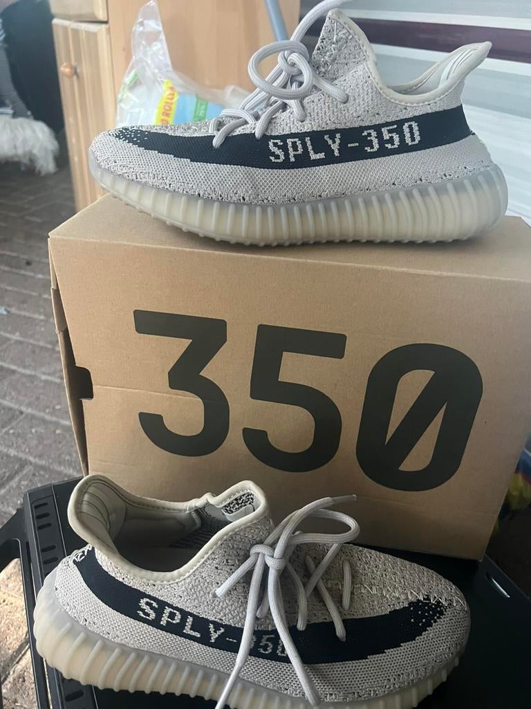 Yeezy YZY 350 V2, Kleding | Heren, Schoenen, Ophalen of Verzenden, Zo goed als nieuw, Zwart
