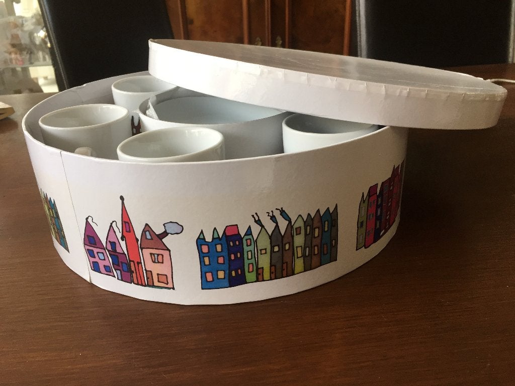 Nieuw in ronde doos met deksel 6 kop en schotels, Antiek en Kunst, Ophalen