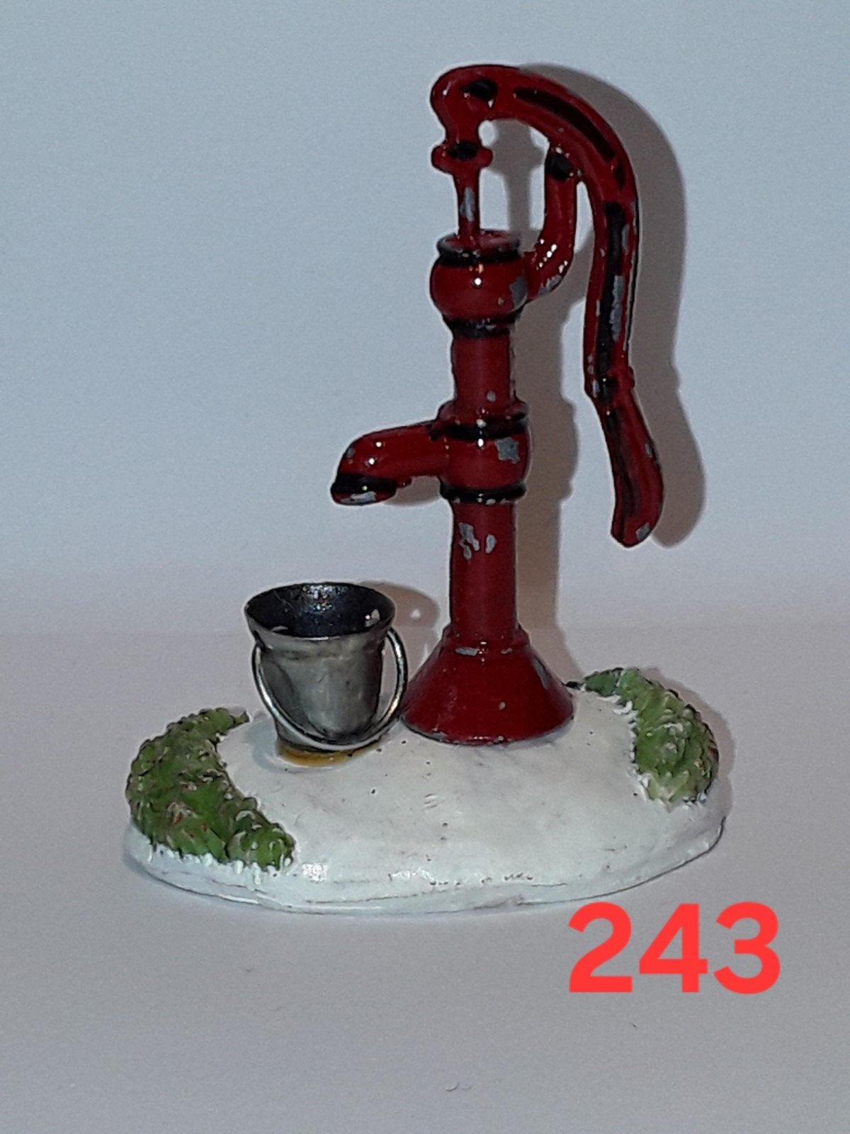 Lemax 54107 water pump jaar 1995., Diversen, Ophalen of Verzenden