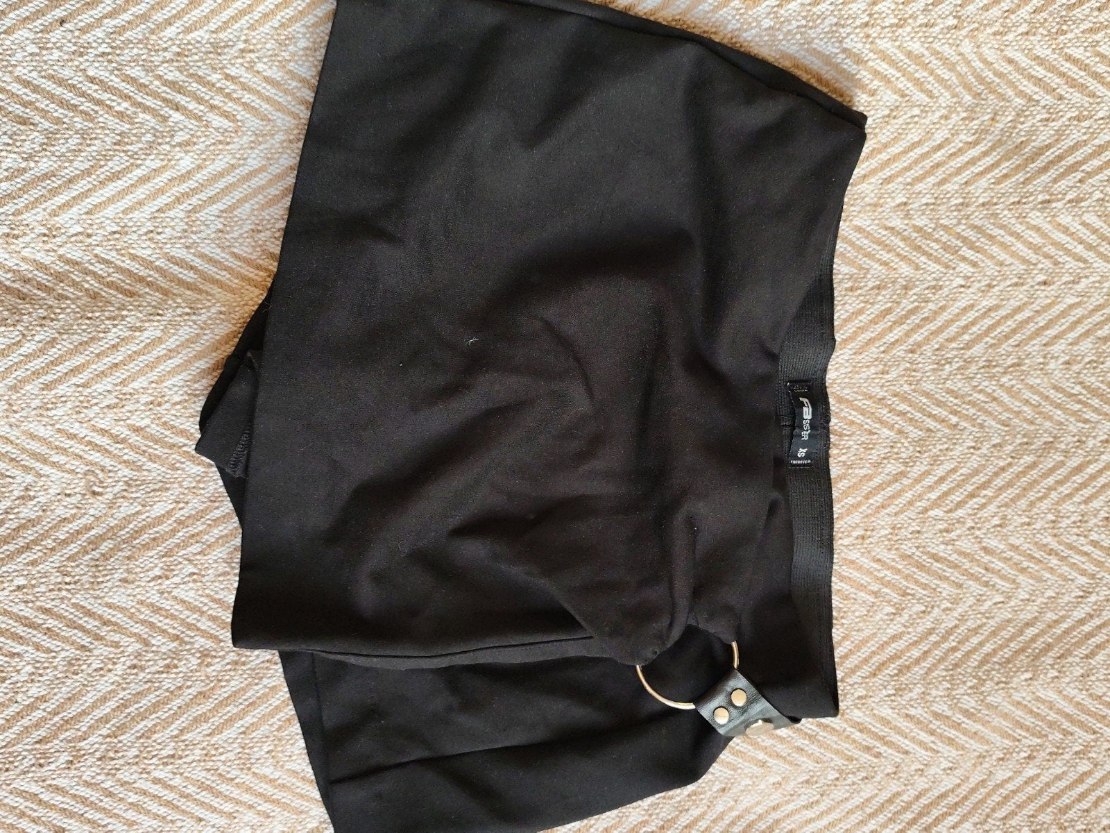 Zwart rokje met ringdetail - FB SISTER XS, Kleding | Dames, Rokken, FB SISTER, Zwart, Ophalen of Verzenden, Zo goed als nieuw