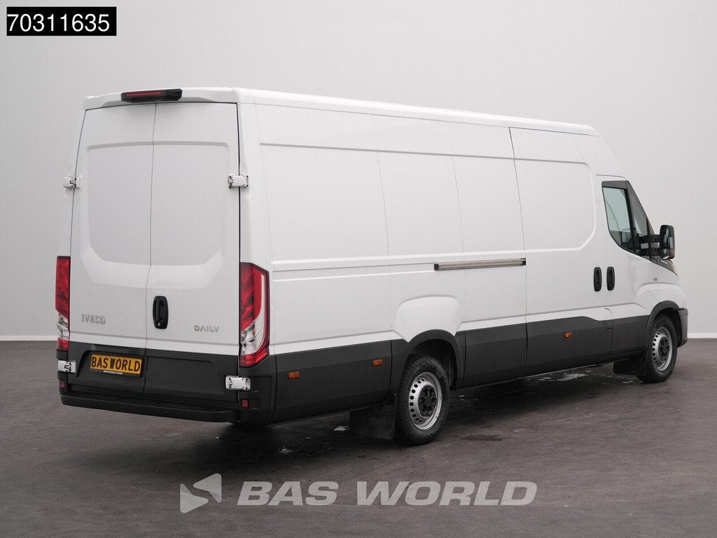 Iveco Daily 35S16 Automaat L3H2 3,5t Trekgewicht 160PK Airco, Auto's, Automaat, Stof, Gebruikt, Euro 6