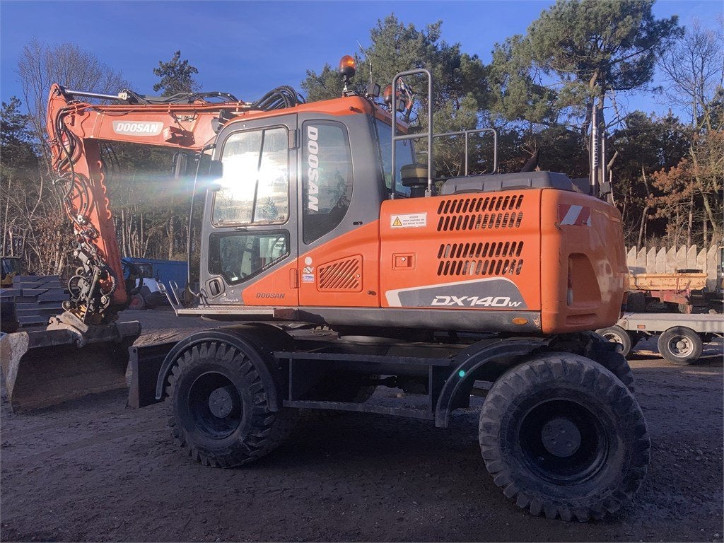Doosan DX 140-5 TOPCON (bj 2017), Zakelijke goederen, Machines en Bouw | Kranen en Graafmachines, Graafmachine
