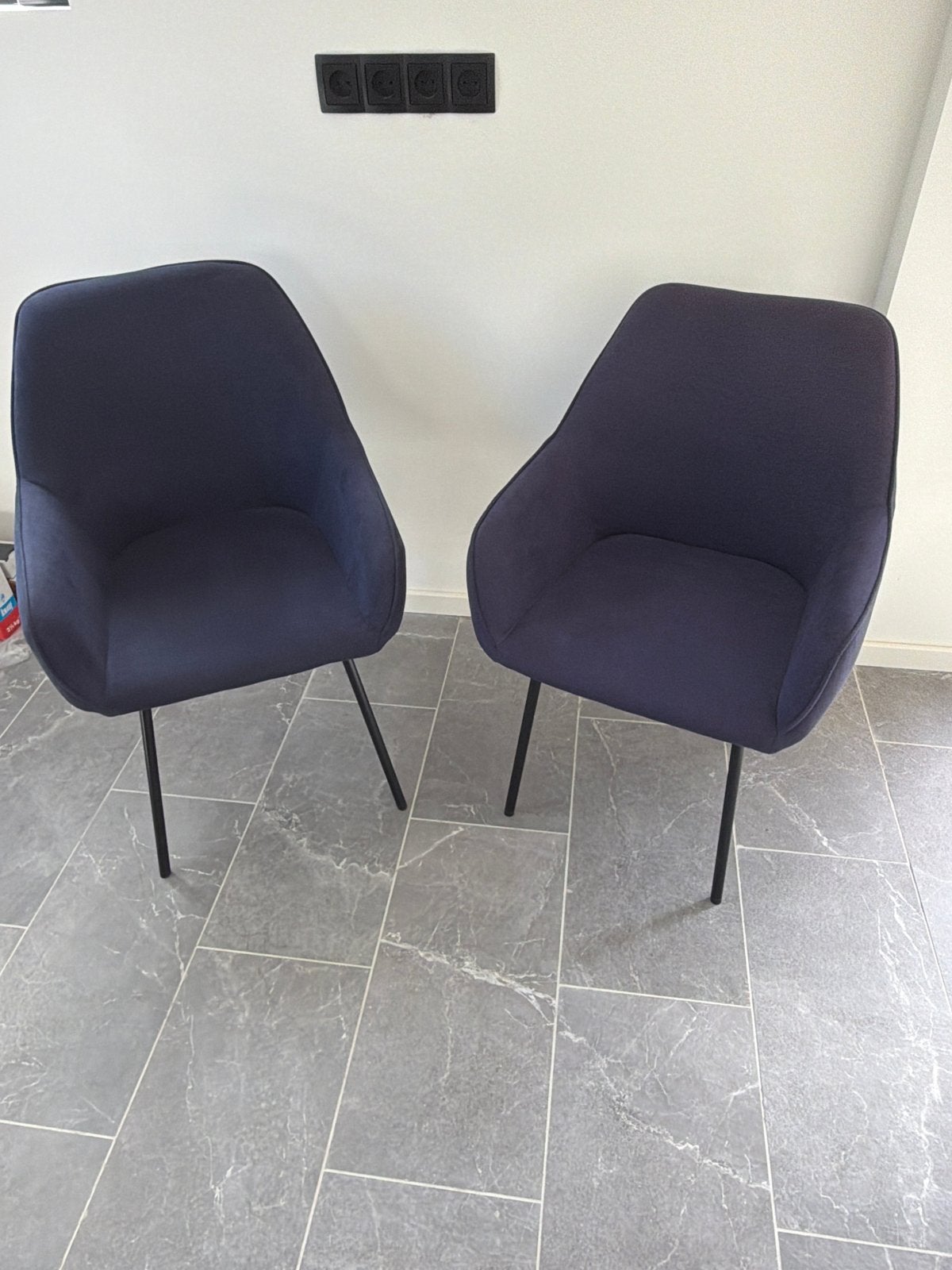 Twee donkerblauwe eetkamerstoelen - zo goed als nieuw, Huis en Inrichting, Ophalen, Twee, Blauw, Zo goed als nieuw