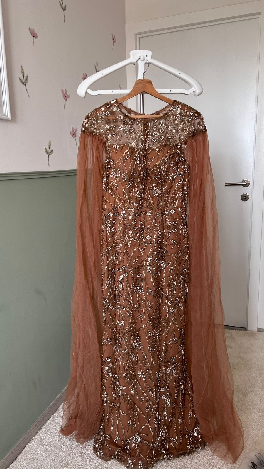 Luxe champagnekleurige galajurk, Galajurk, Beige, Nieuw, Ophalen