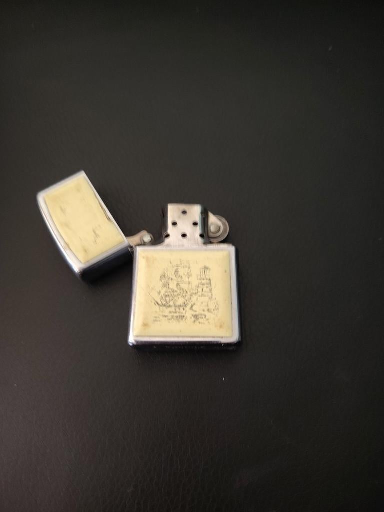 Zippo Aansteker met Scheepsgravure - Speciaal Model, Verzamelen, Ophalen of Verzenden, Gebruikt, Aansteker