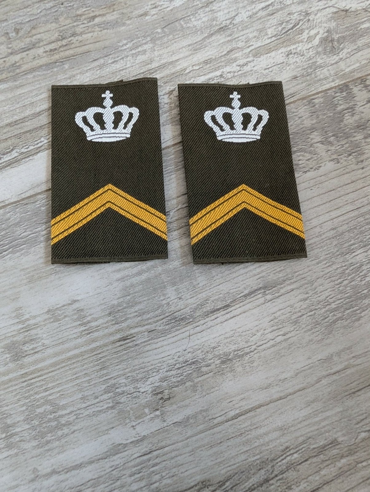 Schouderstukken met kroon, Ophalen of Verzenden, Landmacht, Nederland, Embleem of Badge