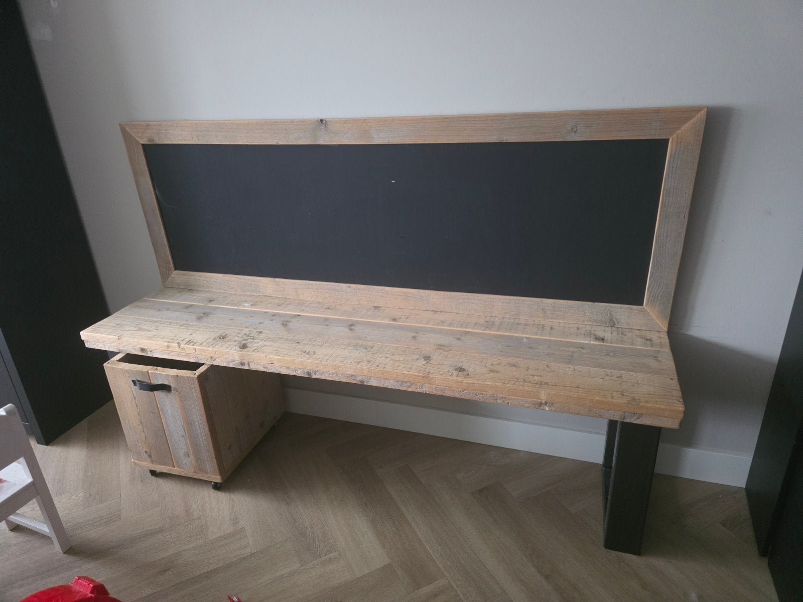 Steigerhouten kinderbureau met groot krijtbord en opbergbak, Ophalen, Gebruikt, Overige kleuren, Rustiek, Industrieel, Speels