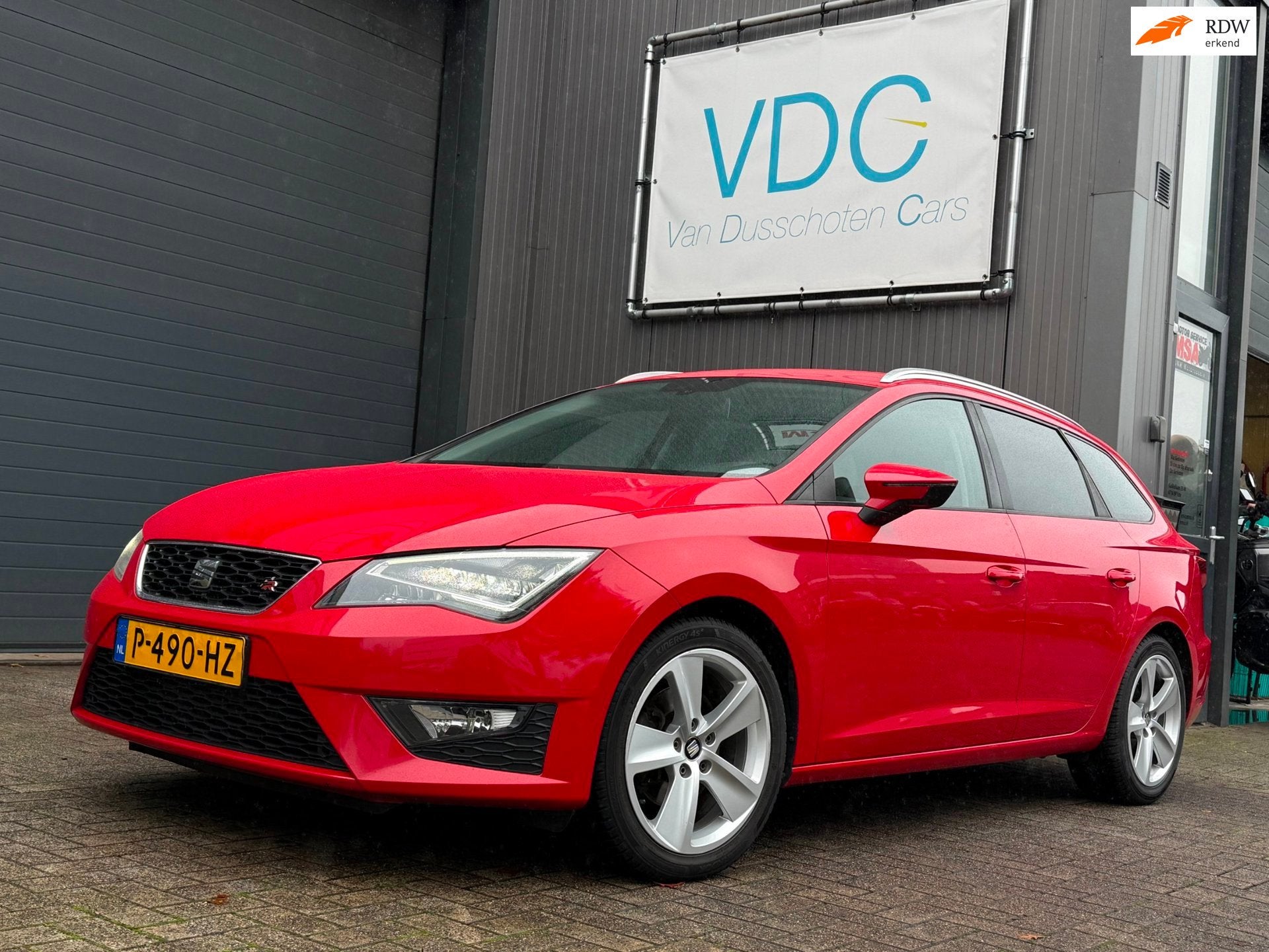 Seat Leon ST 1.4 TSI FR | Half Leder | Trekhaak | PDC, Voorwielaandrijving, Euro 5, Zwart, Leon