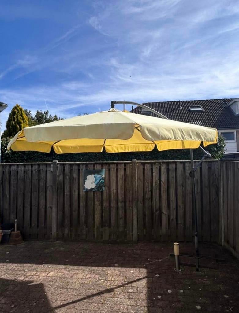 Zweefparasol (Ø3m) Incl. Tegels & beschermhoes, Ophalen, Verstelbaar, 3 tot 4 meter, Zweefparasol
