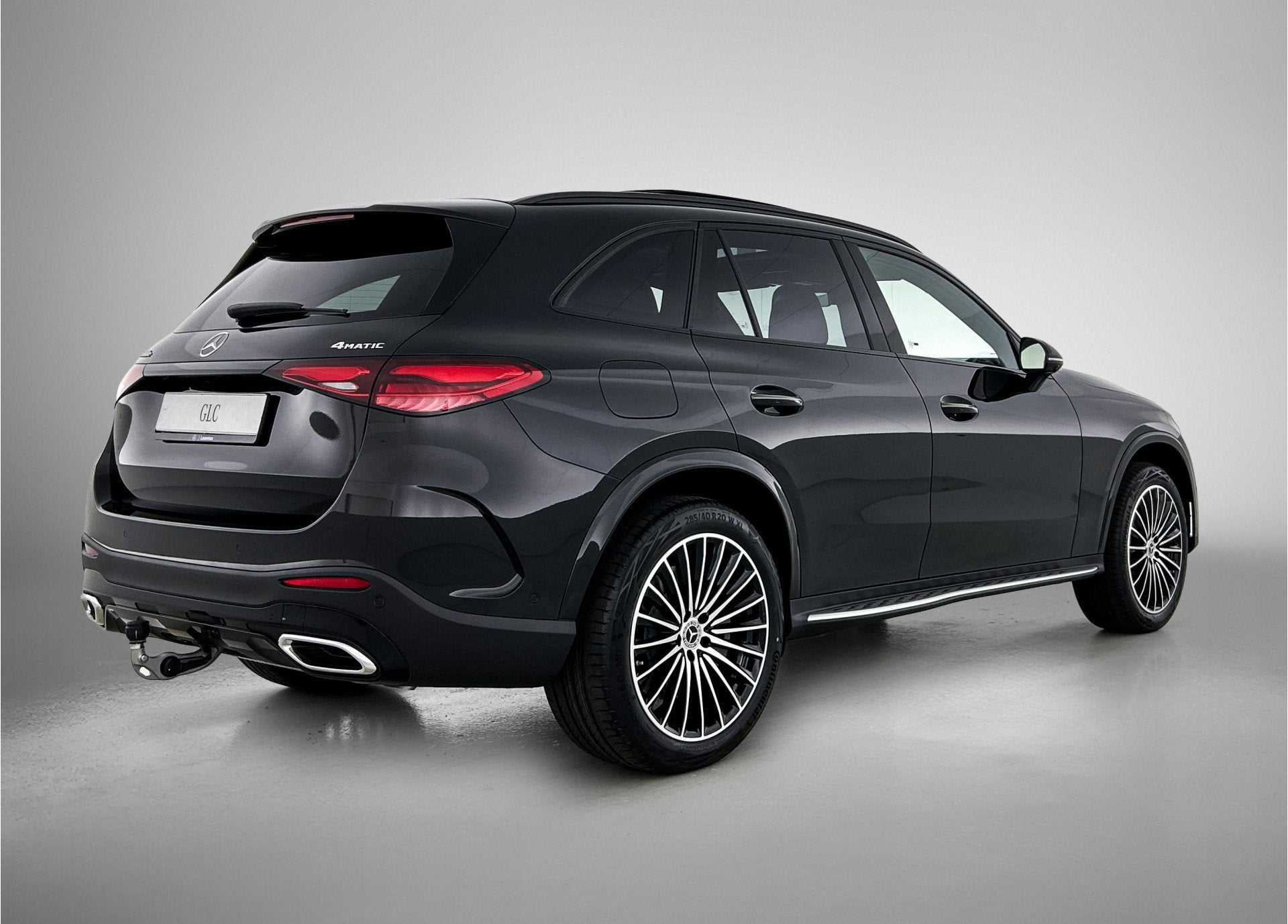 Mercedes-Benz GLC 300e 4MATIC Business Solution AMG | Premiu, Auto's, Automaat, Verwarmde buitenspiegels, Zwart, 2255 kg
