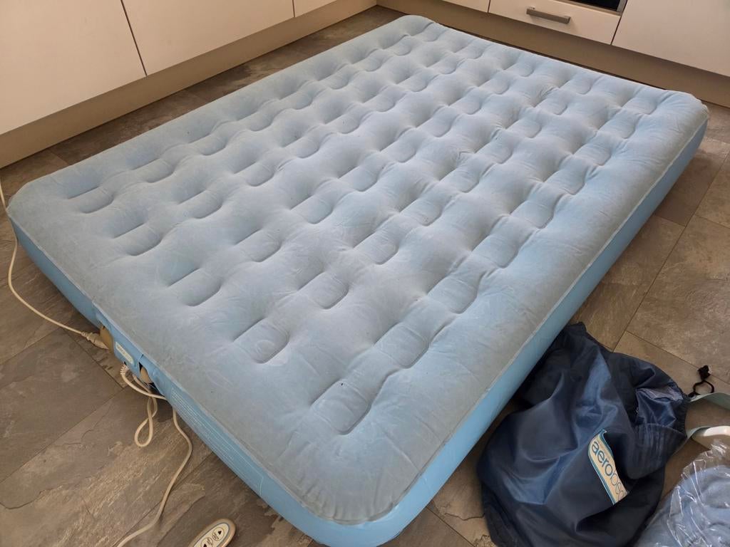 Aerobed Luchtbed 2-persoons met ingebouwde pomp, Caravans en Kamperen, Luchtbedden, Ophalen, Ingebouwde pomp, Gebruikt, 2-persoons