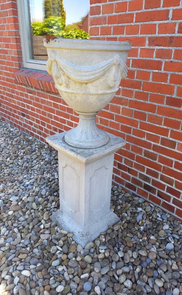 Grote stenen plantenbak op sokkel - Klassieke stijl, Tuin en Terras, Bloempotten, Steen, Gebruikt, Rond, Balkon