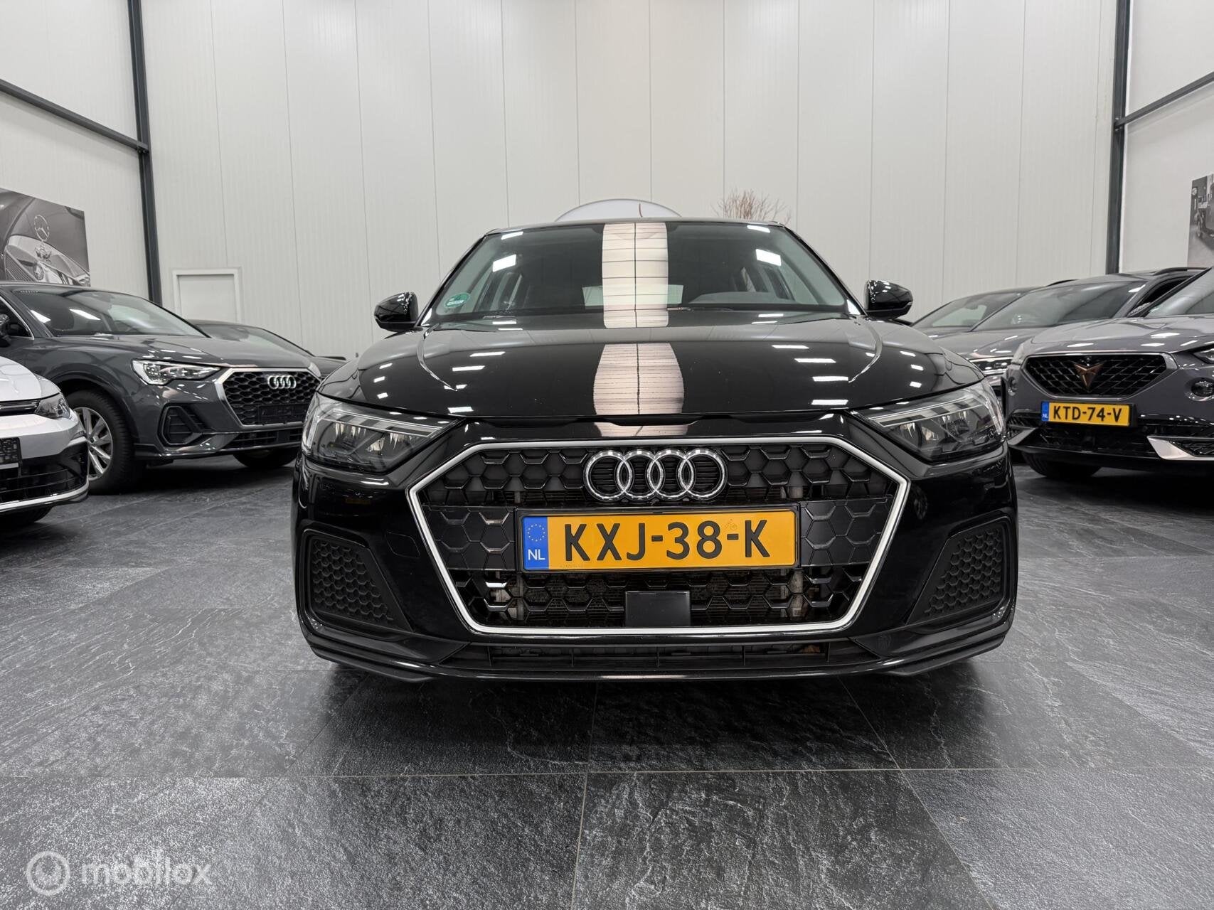 Audi A1 1.0 TFSI AUTOMAAT AMBIENTE AUTOMAAT, Auto's, Automaat, Stof, Verwarmde buitenspiegels, Overige brandstoffen