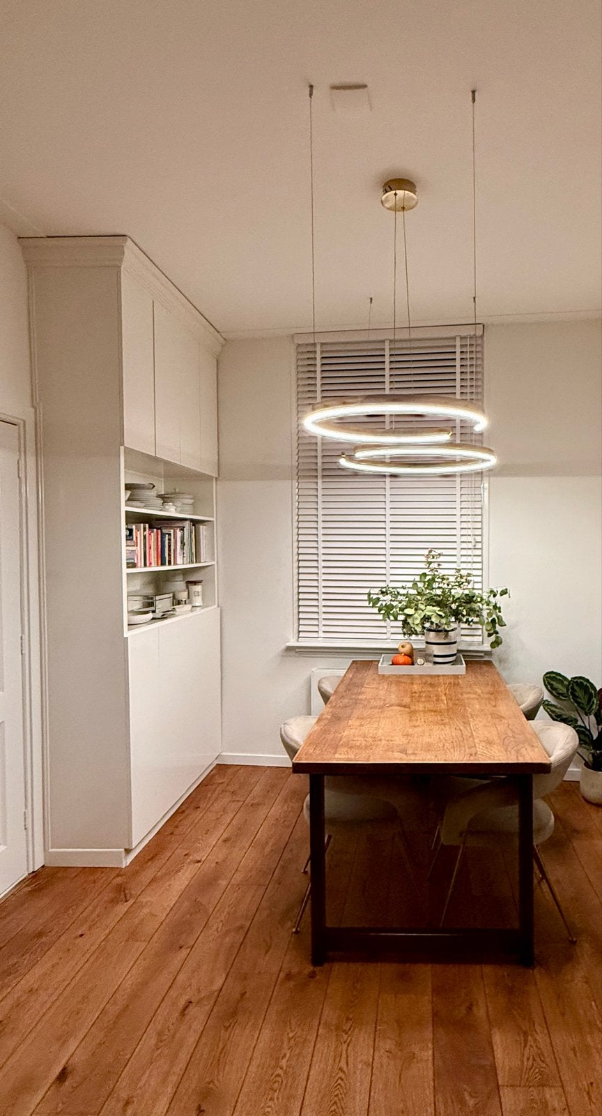 Nieuwe gouden plafondlamp met twee ringen en afstandsbedieni, Ophalen of Verzenden, Nieuw, Metaal, Overige fittingen