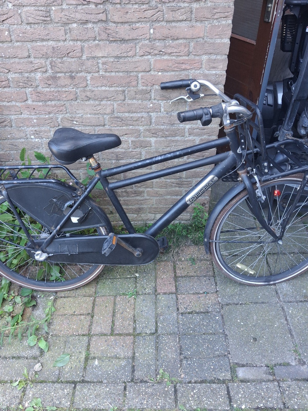 Popal fiets met 2 lekke banden en stuur heeft WD40 nodig, Fietsen en Brommers, Fietsen | Dames | Damesfietsen, Ophalen, Gebruikt