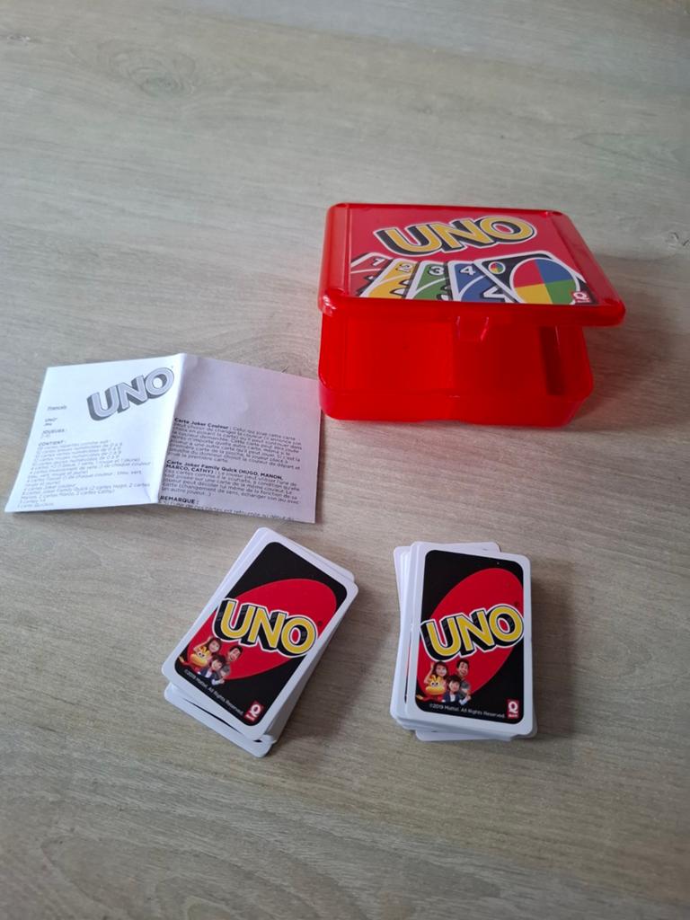 UNO kaartspel in handige bewaardoos, Hobby en Vrije tijd, Gezelschapsspellen | Kaartspellen, Mattel, Ophalen of Verzenden, Zo goed als nieuw