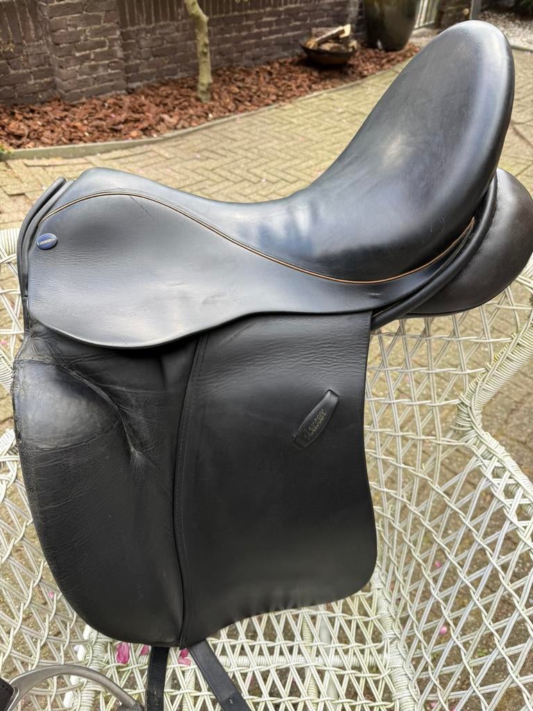 Euroriding dressuurzadel zwart 18 inch, Ophalen of Verzenden, Gebruikt