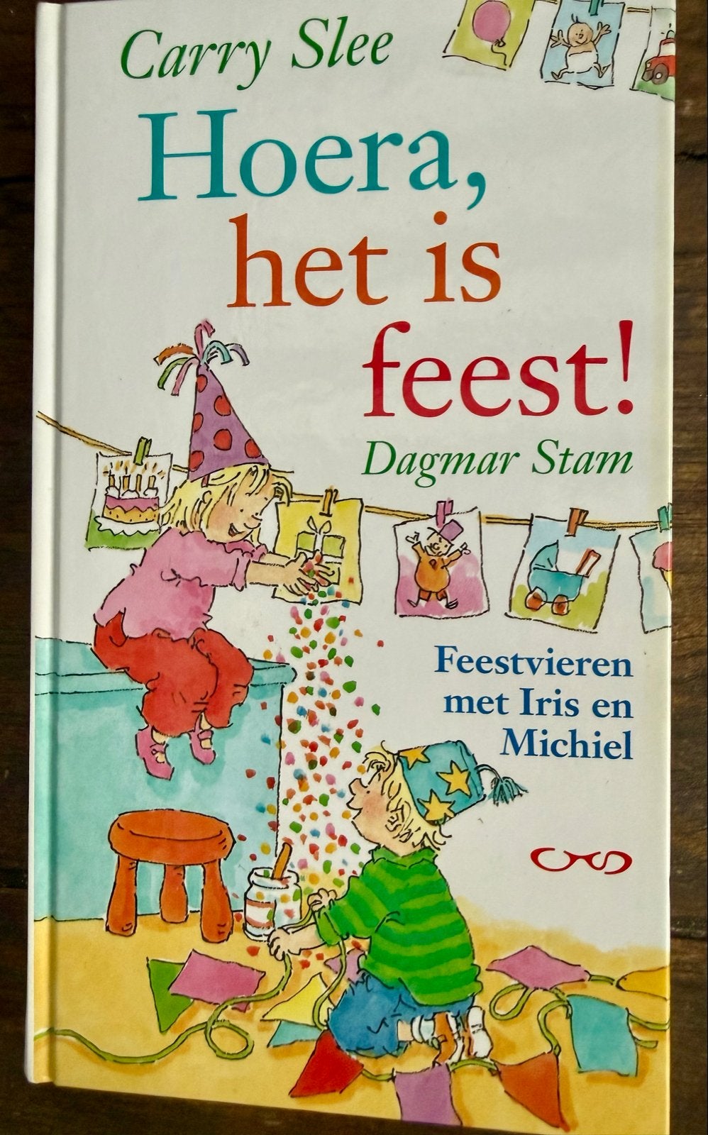 Hoera, het is feest! - Carry Slee & Dagmar Stam, Ophalen of Verzenden, Zo goed als nieuw, Fictie algemeen