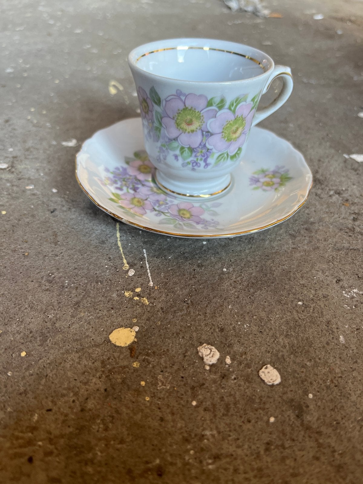 Vintage theekopje met schotel - bloemendecoratie, Ophalen of Verzenden