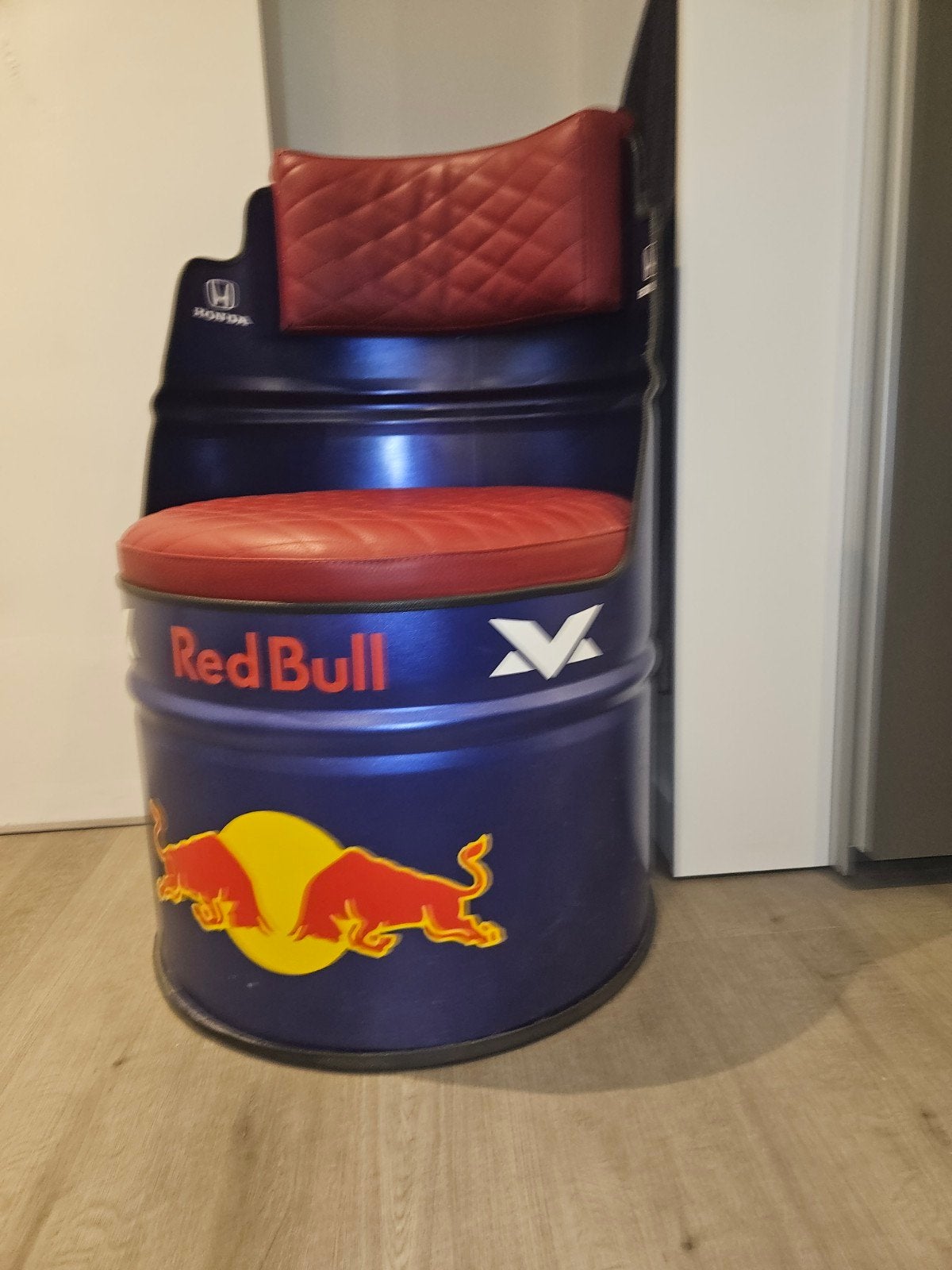 Red Bull Honda Racing Olievat Stoel en Bar Set, Ophalen, Blauw, Zo goed als nieuw, Red Bull Racing, Formule 1, Industrieel