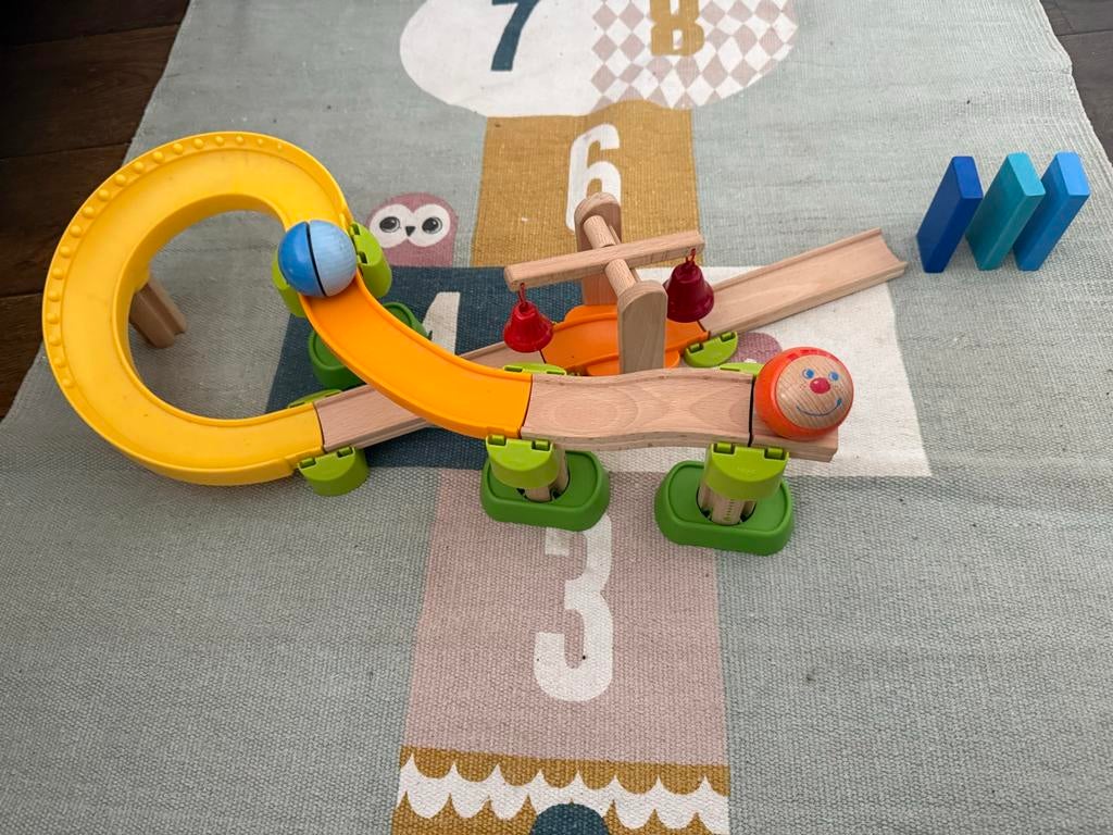 Haba Kullerbu knikkerbaan 302060 met geluid + domino stenen, Kinderen en Baby's, Speelgoed | Babyspeelgoed, Zo goed als nieuw