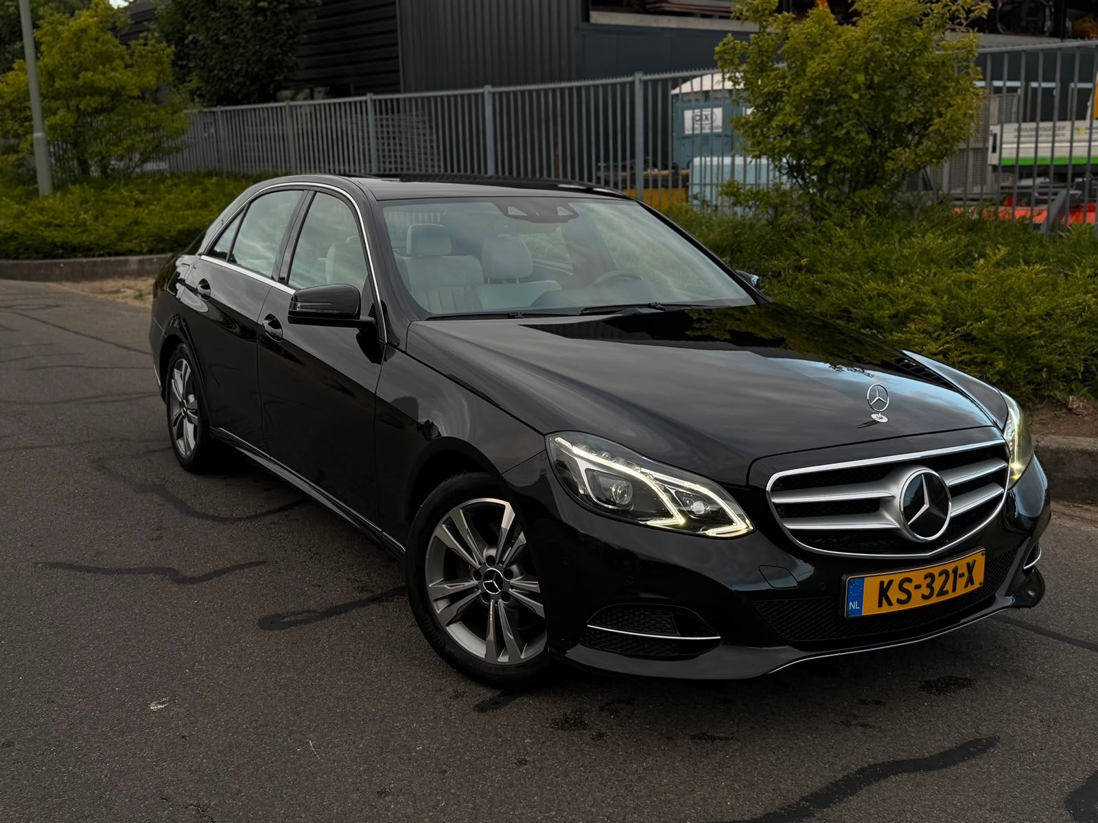 Mercedes-Benz E-Klasse 3.5 E350 Sedan 4MATIC AUT 2013 Zwart, Auto's, Mercedes-Benz, Automaat, Zwart, Vierwielaandrijving, Particulier