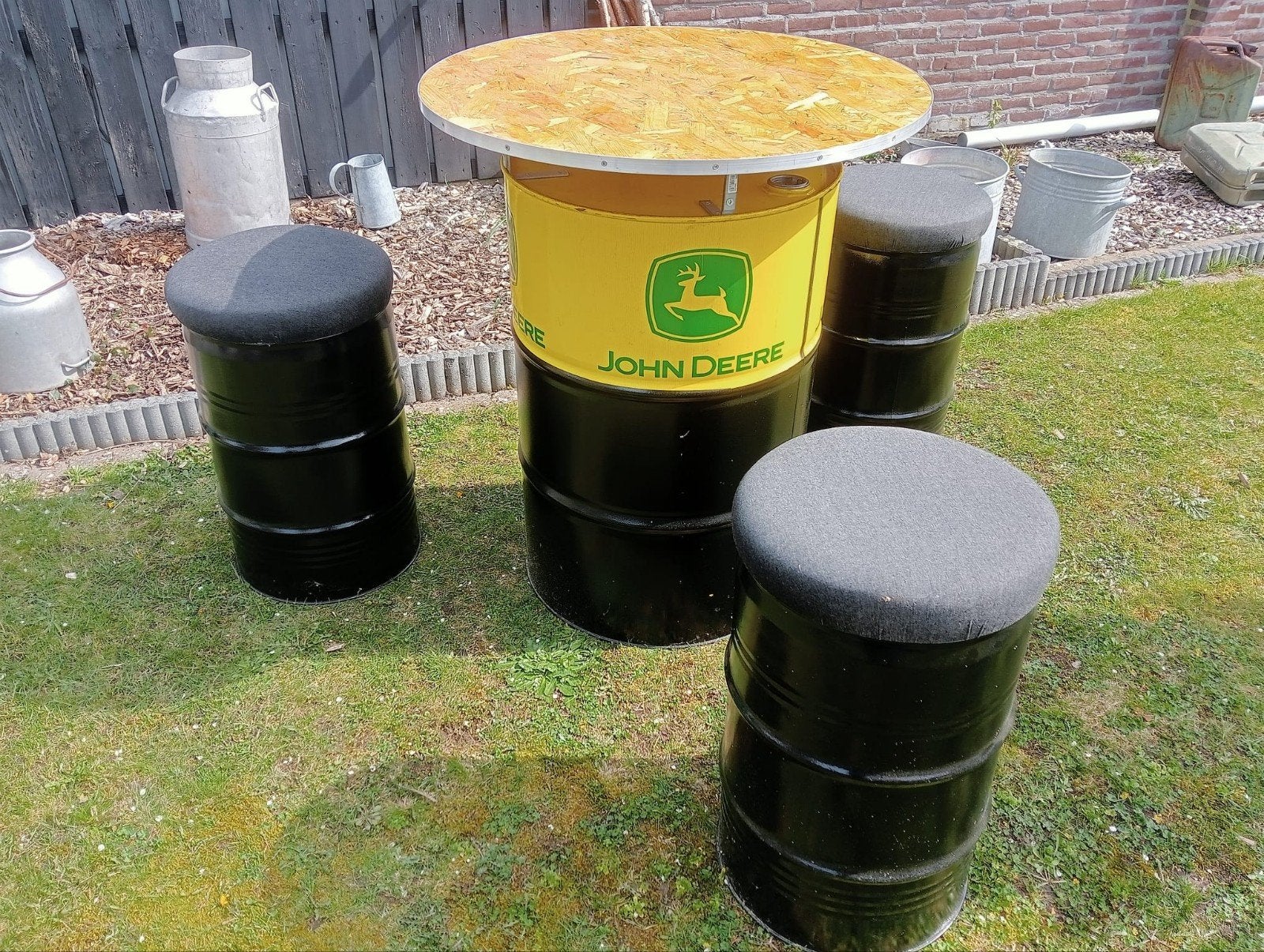 John Deere olievat statafel met 3 krukken, Ophalen, Gebruikt, Rond, Metaal
