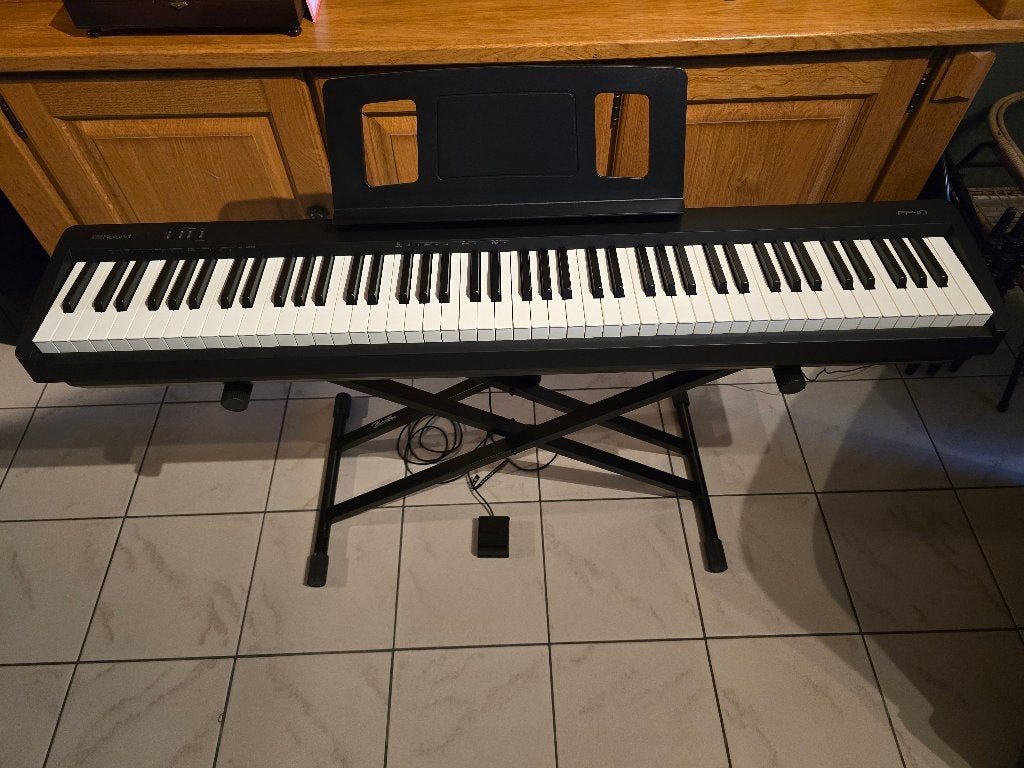 Roland FP-10 digitale piano, 88-gewogen toetsen., Ophalen, Zwart, Digitaal, Zo goed als nieuw