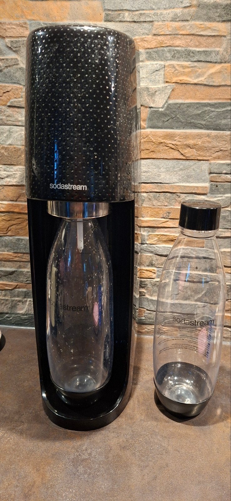 Sodastream met cilinder en 2 flessen - weinig gebruikt, Witgoed en Apparatuur, Ophalen of Verzenden, Zo goed als nieuw