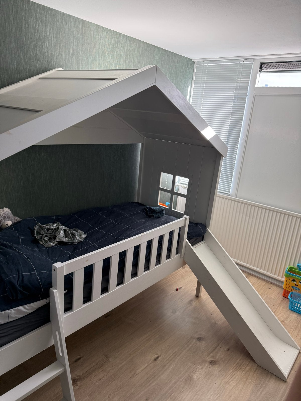Kinderbed halfhoogslaper huisje met glijbaan - 90x200 cm, Huis en Inrichting, Ophalen, 90 cm, Eenpersoons, Wit
