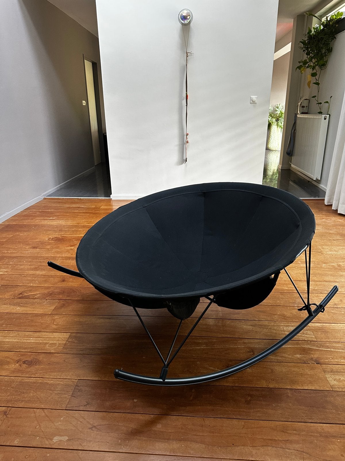 DESIGN schommelstoel - Zwart - Marcus Arvonen, Ophalen, Zwart, Zo goed als nieuw, Metaal